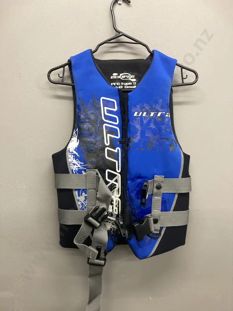 Ultra Eclipse Neoprene PFD Type 3 Adult Small , Blue / White Image 1++